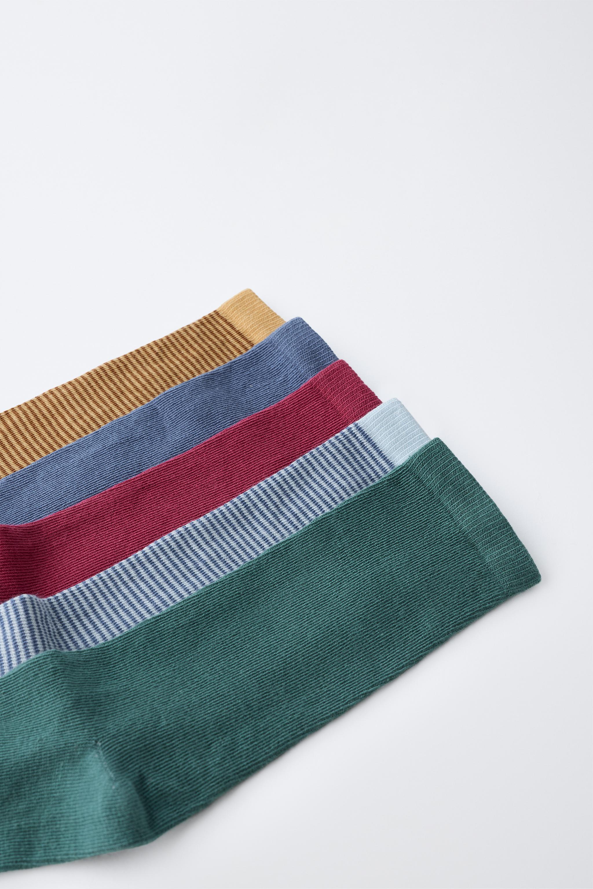 LOT DE CINQ PAIRES CHAUSSETTES HAUTES À RAYURES ET UNIES